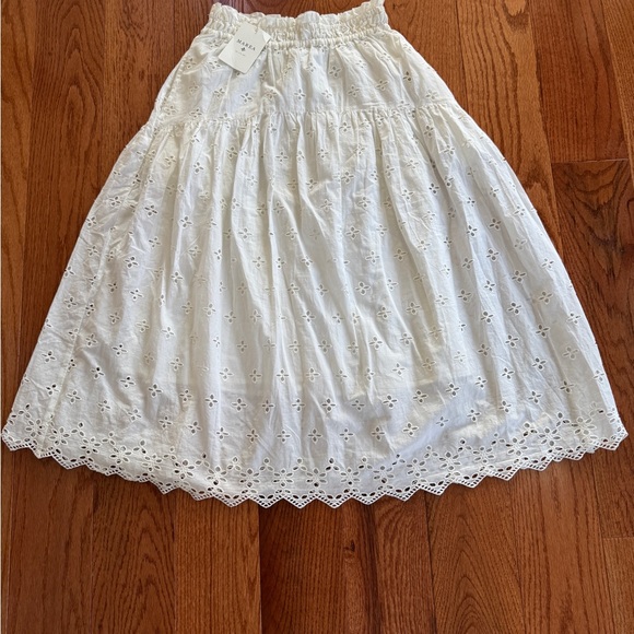 Marea White Louisa Eyelet Skirt. XS. NWT. - Picture 2 of 5